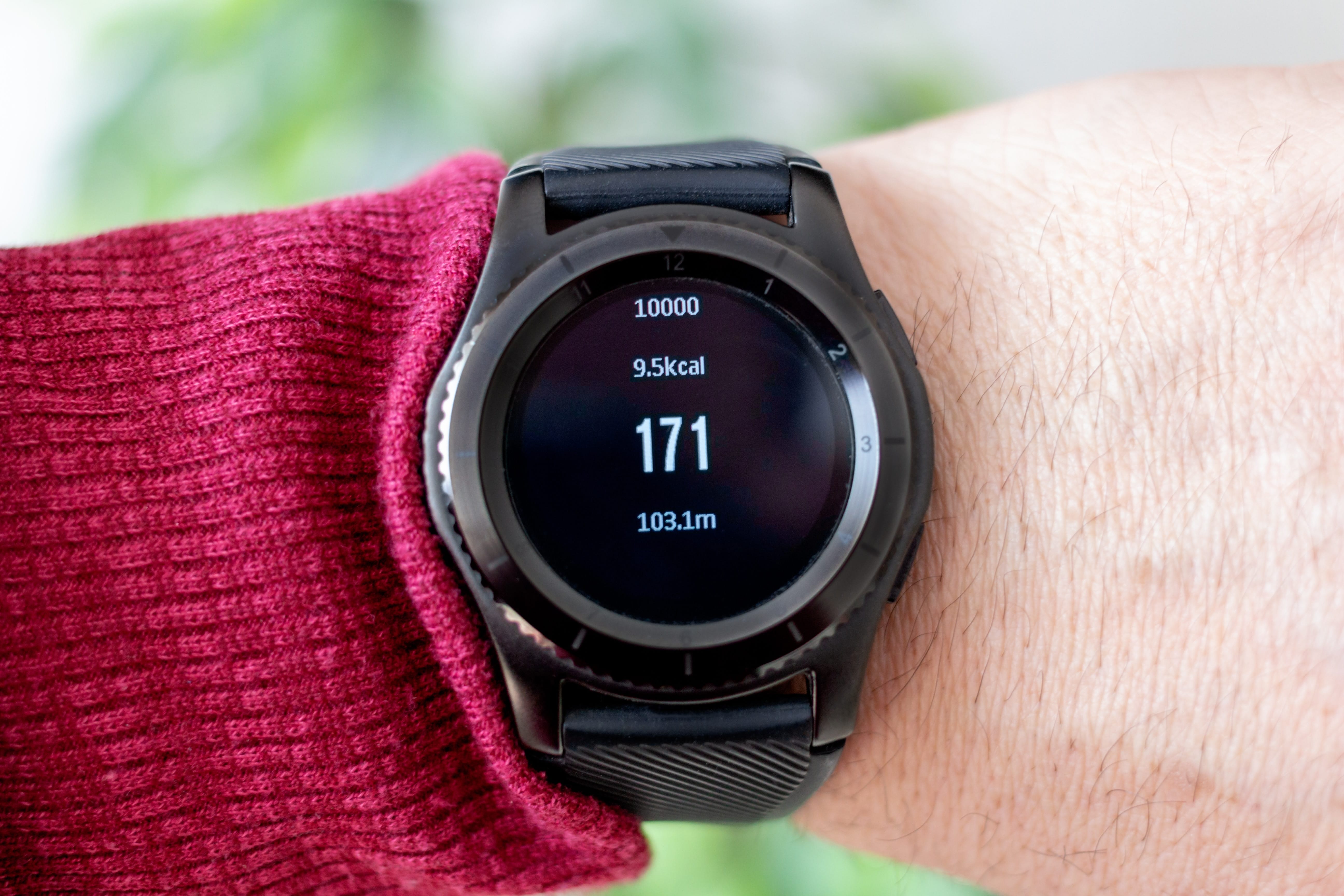Smartwatch - sports watch - measures the pulse, steps, pace and quality of sleep. Also calculates calories burned. Image by Artur Łuczka, via Unsplash.com.